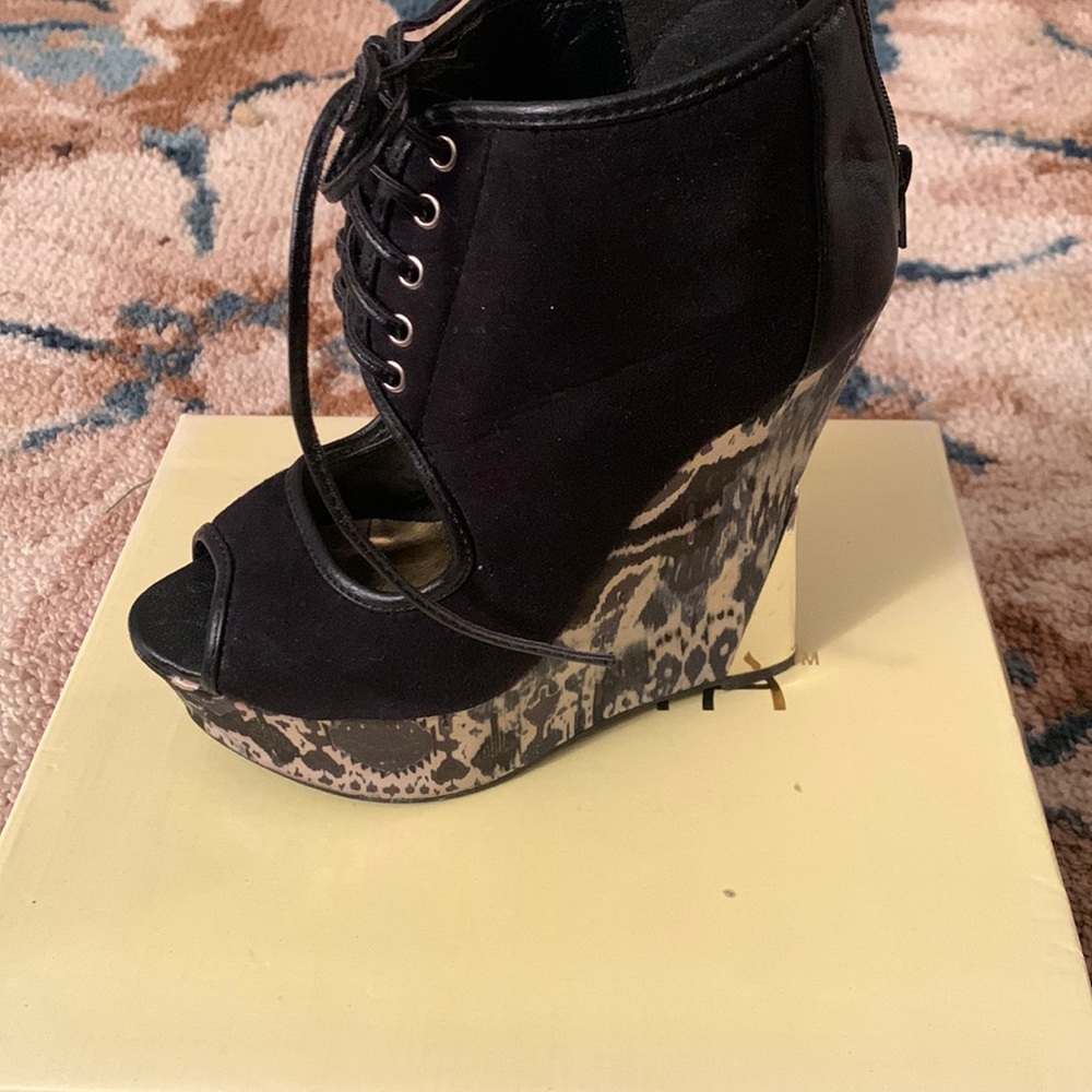 Liliana wedge heels